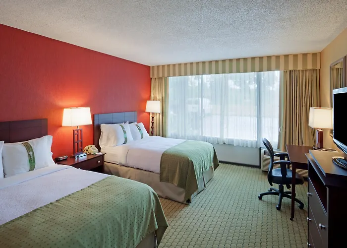 Hotel near College: Holiday Inn Nashua, An Ihg Hotel